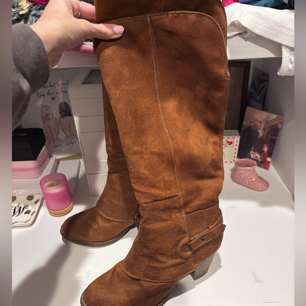 Elegant Tan Suede Heeled Boots